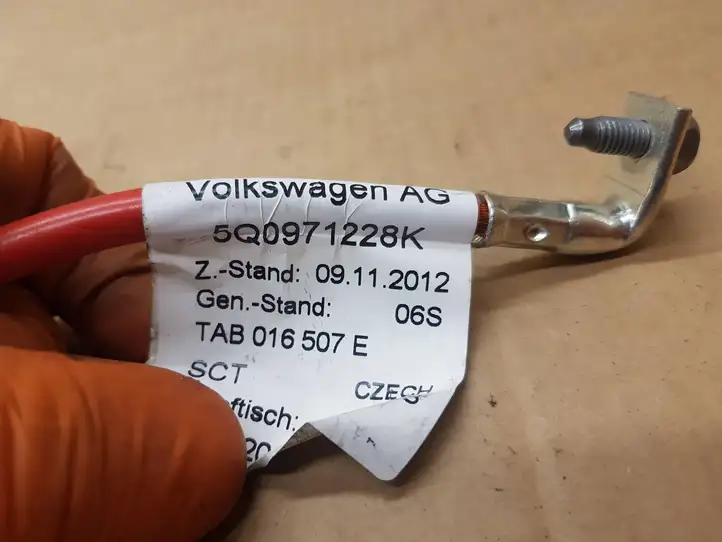 Volkswagen Golf VII (2013 - 2019) 5Q0971228K Плюсовой провод аккумулятора — фото 5
