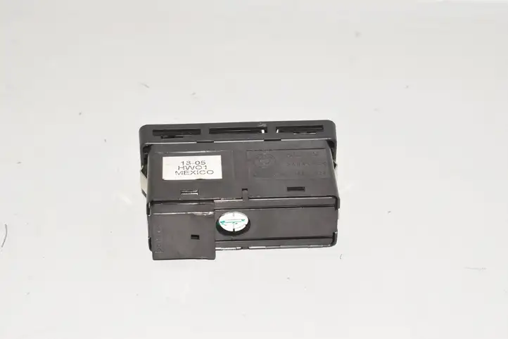 BMW X5 E53 (1999 - 2006) 8368920 Включатель аварийных фонарей — фото 2