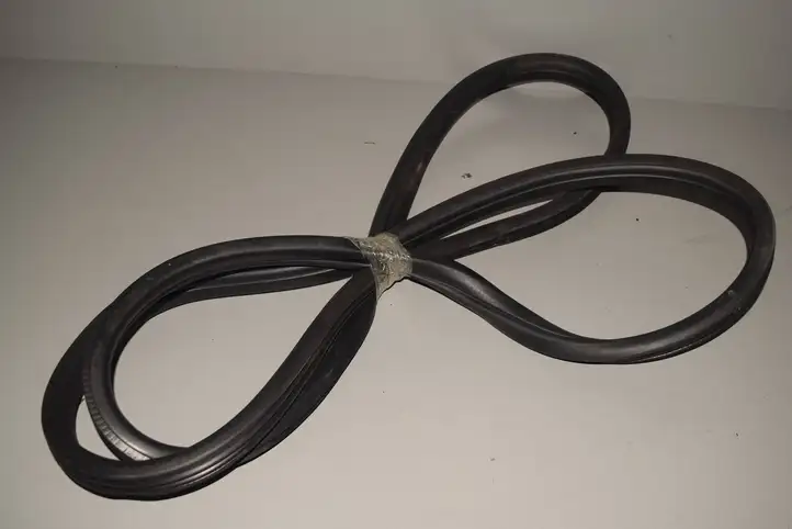 BMW X6 E71 (2008 - 2014)   Уплотнительная резина на задних дверях