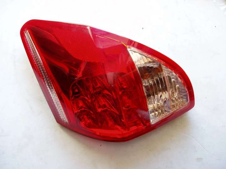 Toyota RAV 4 (XA30) (2006 - 2016)   Задний фонарь в кузове