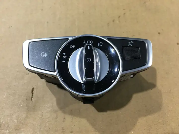 Mercedes-Benz E W213 (2016 - ) A2139053003 Включатель фонарей — фото 1