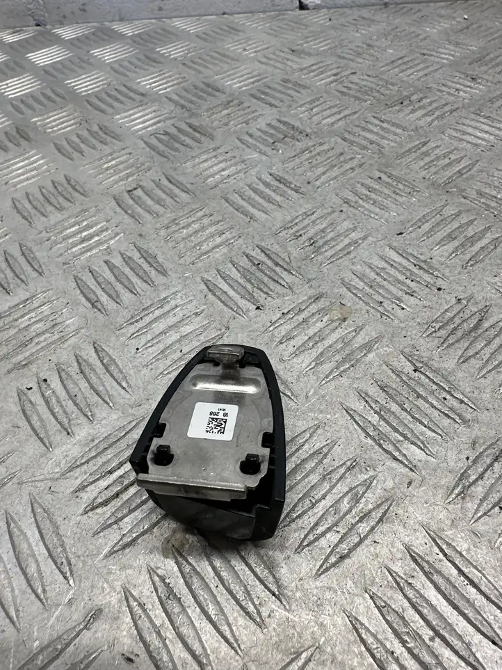 BMW X6 F16 (2014 - 2017)    Крышка ручки задней двери