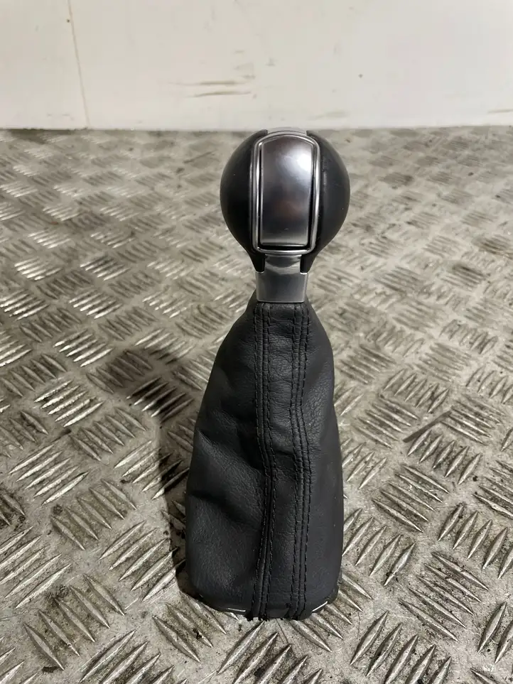 Volkswagen Golf VI (2009 - 2013)   Отделка рычага переключения передач (кожа, головка)