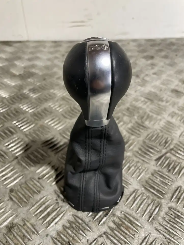 Volkswagen Golf VI (2009 - 2013)   Отделка рычага переключения передач (кожа, головка)