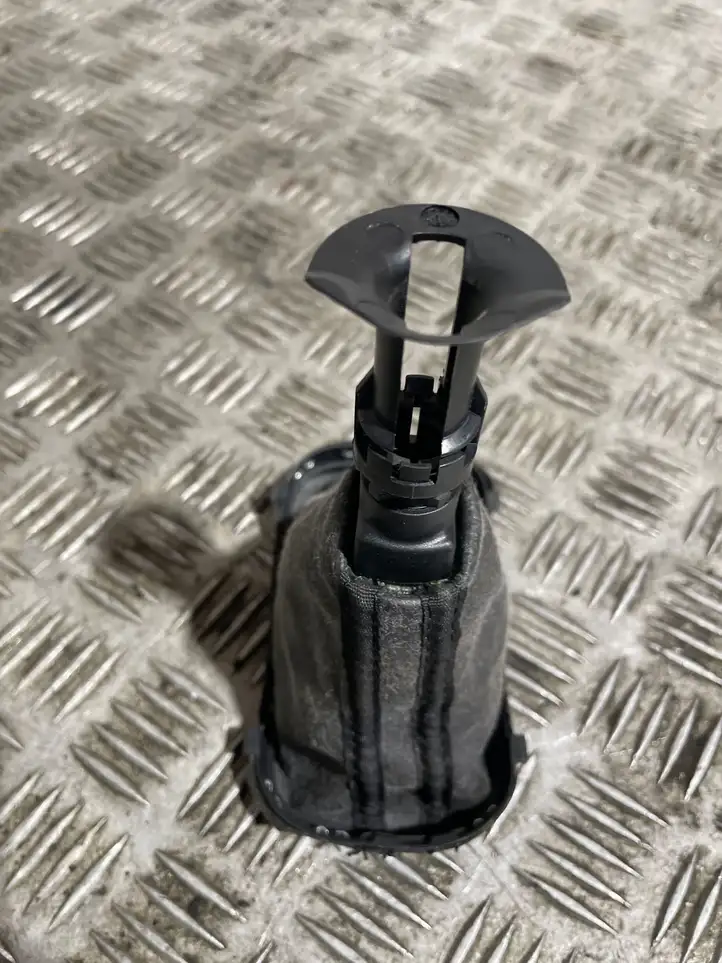 Volkswagen Golf VI (2009 - 2013)   Отделка рычага переключения передач (кожа, головка)