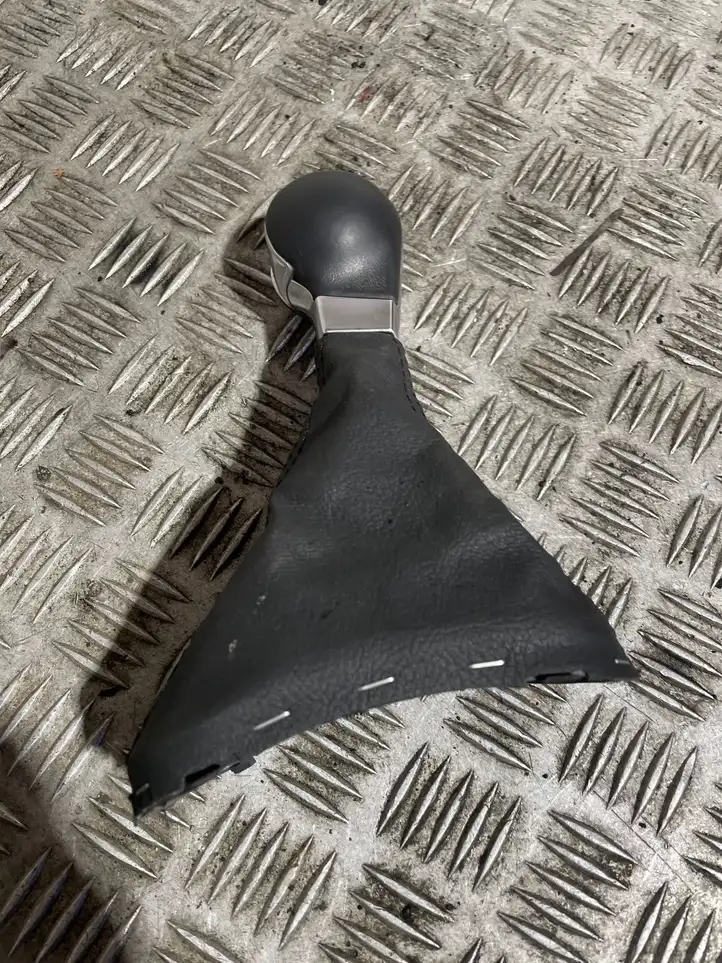 Volkswagen Golf VI (2009 - 2013)   Отделка рычага переключения передач (кожа, головка)