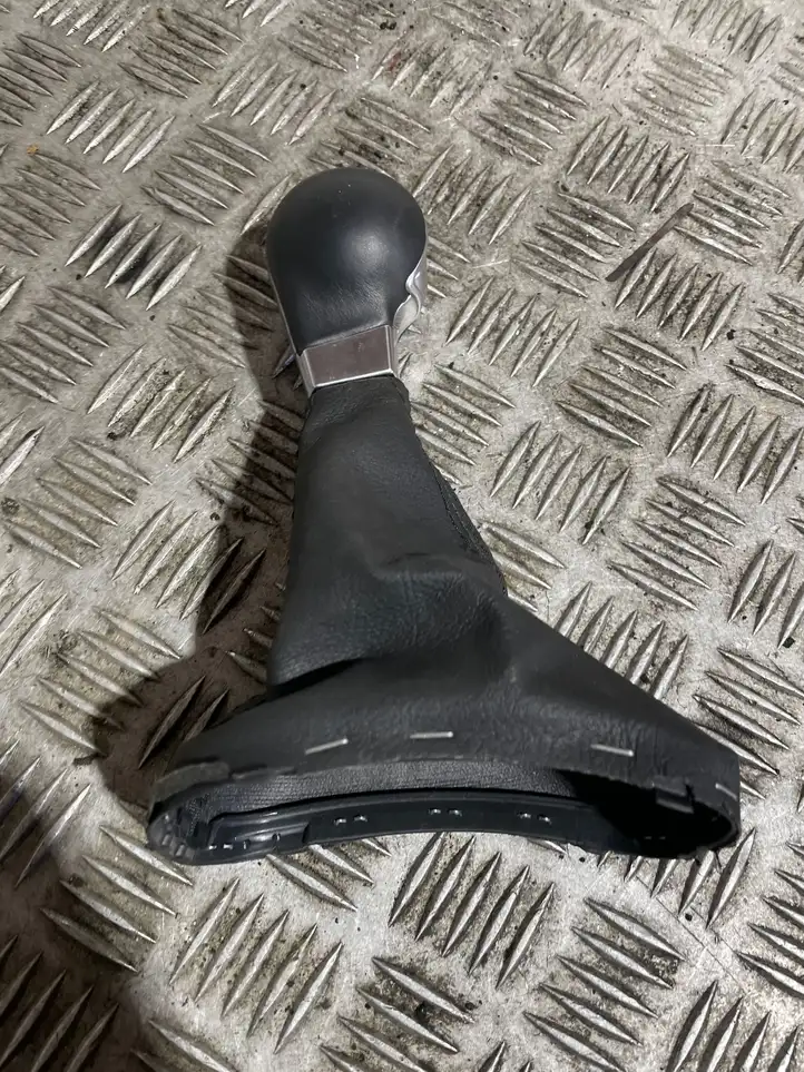 Volkswagen Golf VI (2009 - 2013)   Отделка рычага переключения передач (кожа, головка)