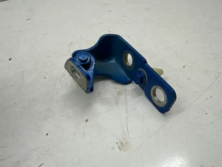 Ford Puma (2019 - )   Верхняя петля передней двери