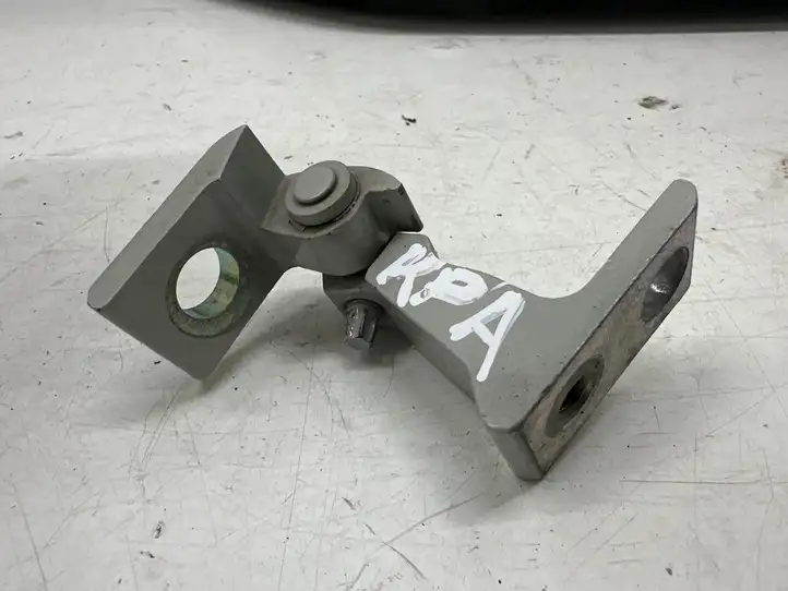 Volkswagen T-Cross (2017 - )   Нижняя петля передней двери