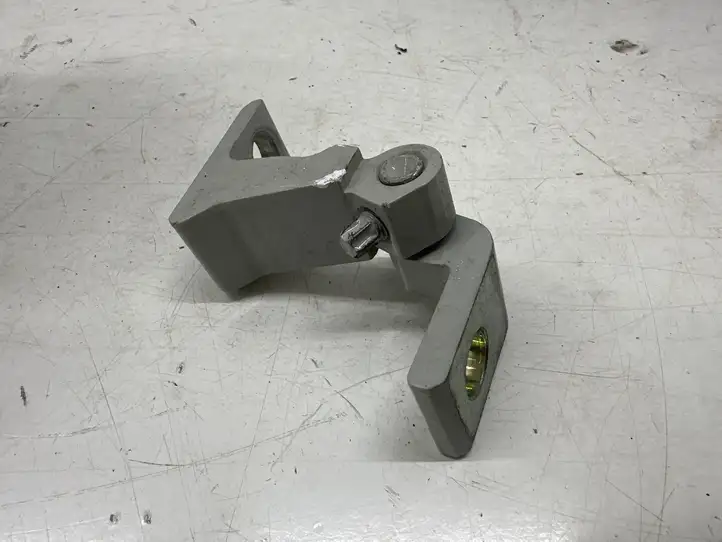 Volkswagen T-Cross (2017 - )   Нижняя петля передней двери