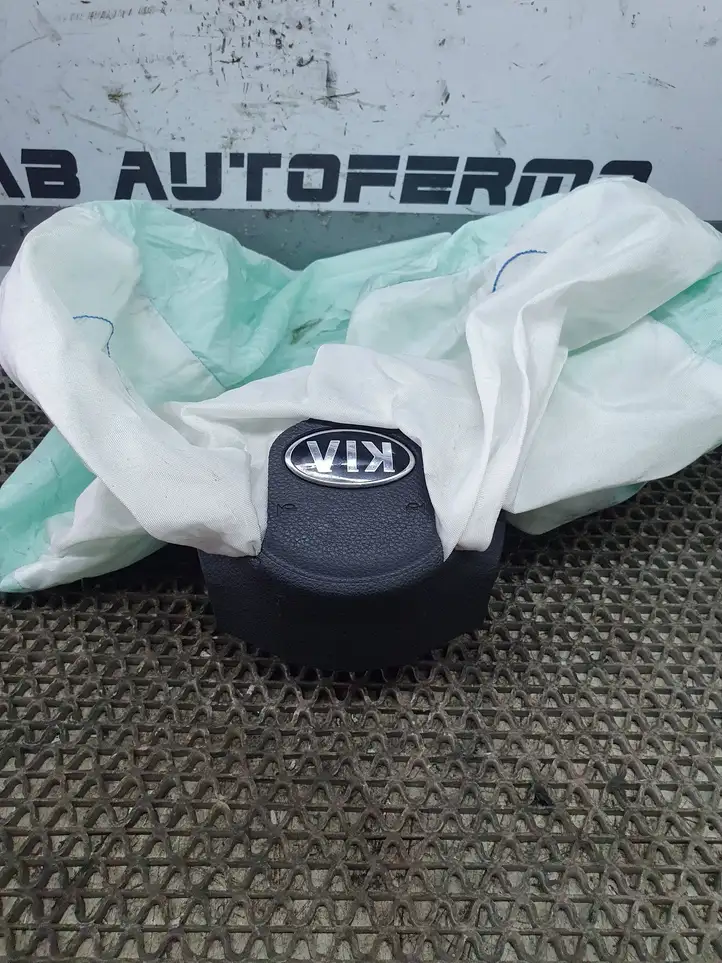 Kia Rio (2015 - 2017) 0499P1000007 Подушка безопасности руля — фото 1