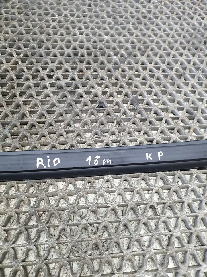 Kia Rio (2015 - 2017) Уплотнитель стекла передней двери — фото 5