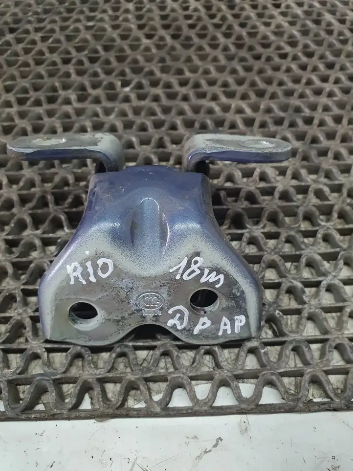 Kia Rio (2015 - 2017)   Нижняя петля передней двери