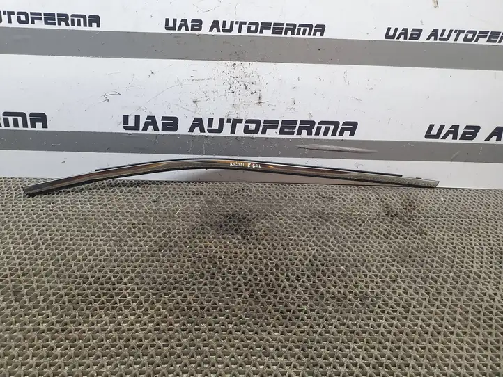 Nissan Qashqai (2013 - 2017) Накладка стекла задней двери — фото 1
