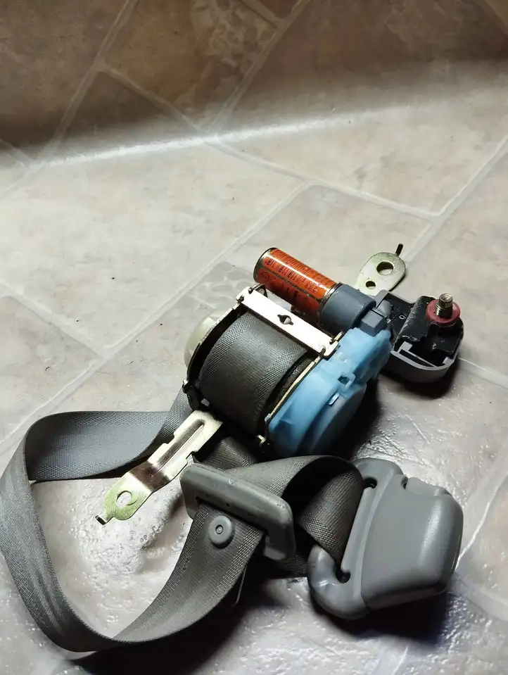 Kia Opirus (2003 - 2007)  888103F100 Передний ремень безопасности