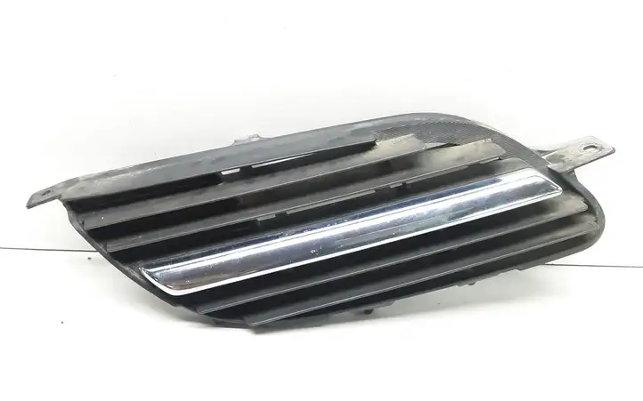 Nissan (2000 - 2006) 9381M020 Нижняя решетка переднего бампера — фото 1