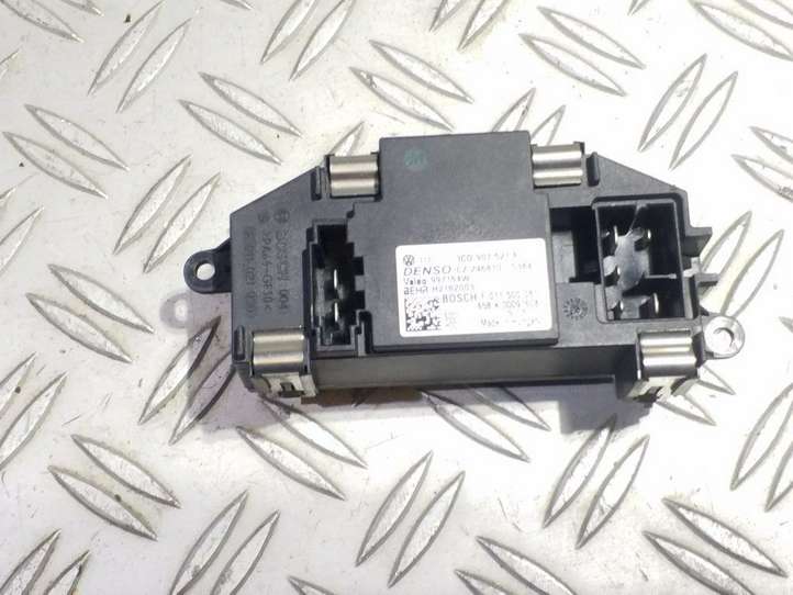 Audi Q7 (2005 - 2009)  3C0907521F Реостат вентилятора печки