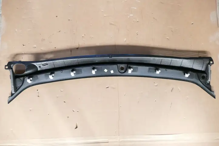 Dacia Sandero (2016 - )  668113105R Накладки стеклоочистителей (жабо)