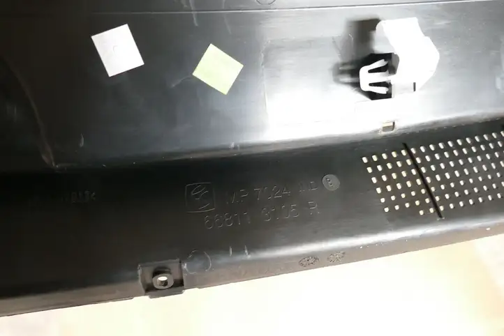 Dacia Sandero (2016 - )  668113105R Накладки стеклоочистителей (жабо)