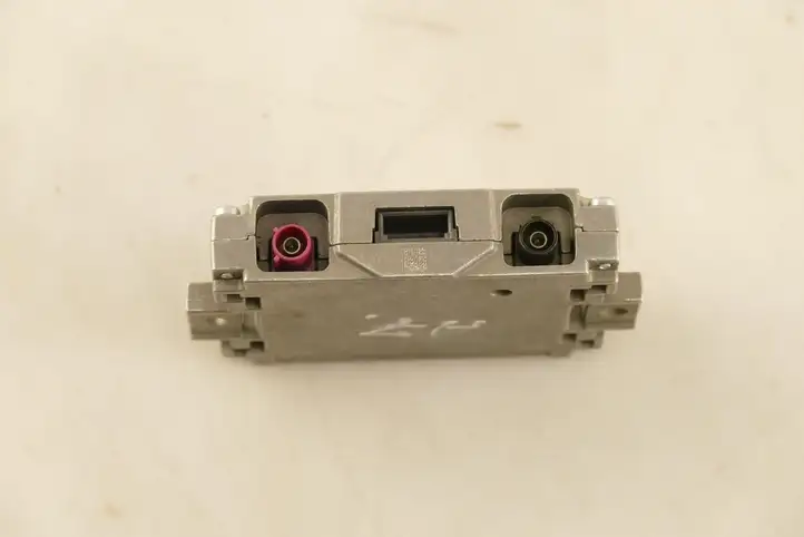 Audi A3/S3 8V (2012 - 2016) 4H0035456 Усилитель антенны — фото 2