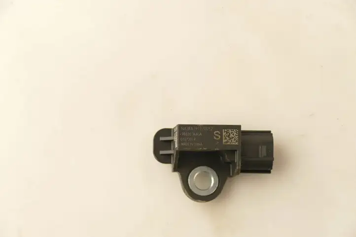 Nissan X-Trail T32 (2014 - 2021) 988303RA0A Датчик удара SRS — фото 1