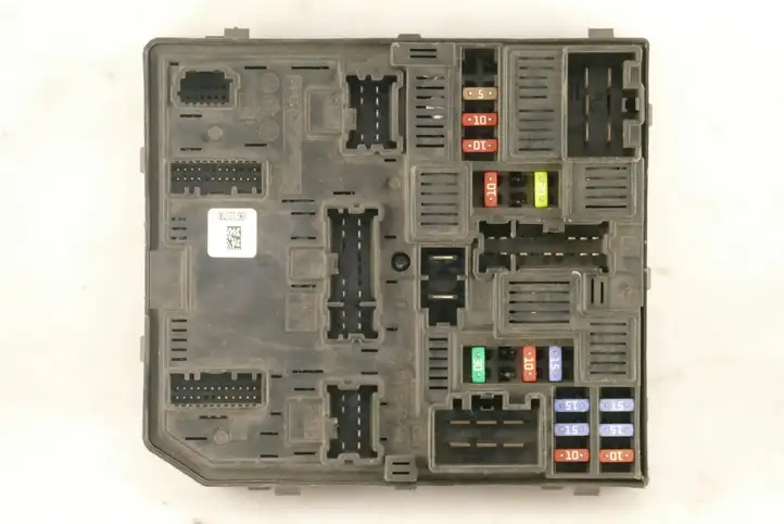Nissan X-Trail T32 (2014 - 2021) 284B75NA0A Блок монтирования реле — фото 1