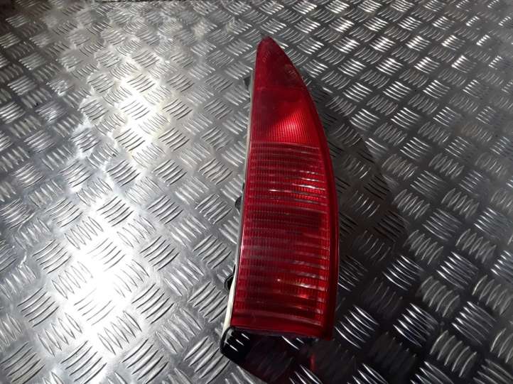 Citroen C5 (2001 - 2004)  2549 Задний фонарь в кузове