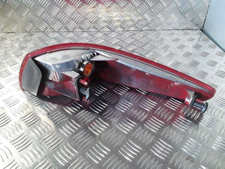 Peugeot 607 (2000 - 2004)  2543 Задний фонарь в кузове