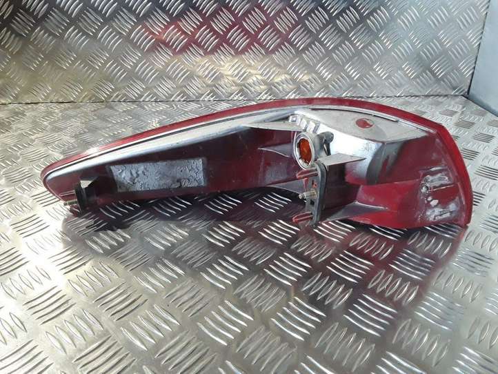 Peugeot 607 (2000 - 2004)  2543D Задний фонарь в кузове