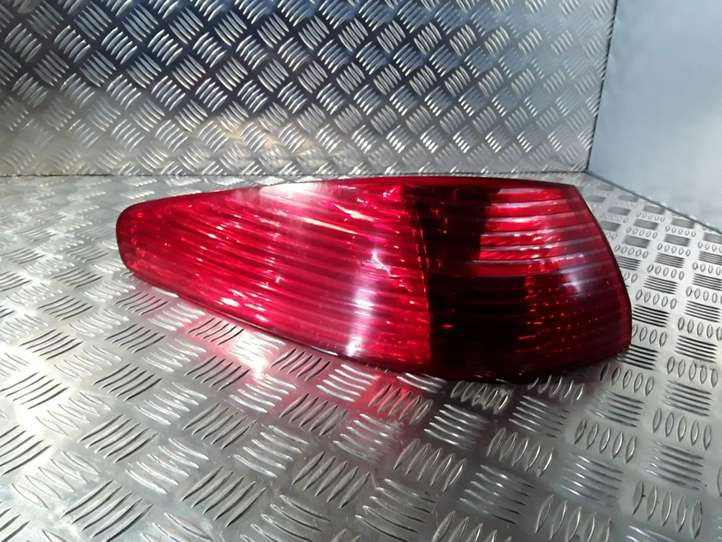 Peugeot 607 (2000 - 2004)  96295392XX Задний фонарь в кузове