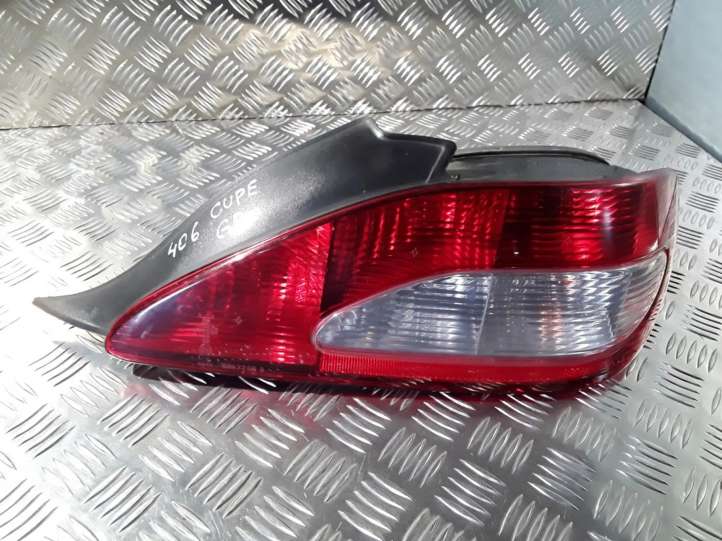 Peugeot 406 (1999 - 2006)  2289D Задний фонарь в кузове