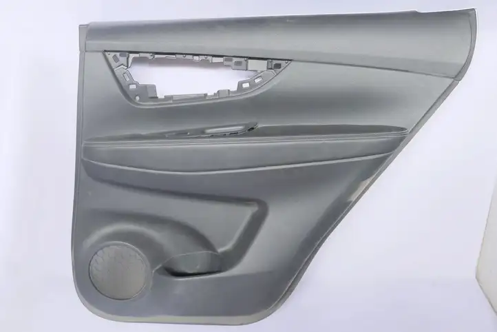 Nissan X-Trail T32 (2014 - 2021) 829764CE0A Обшивка задней двери — фото 1