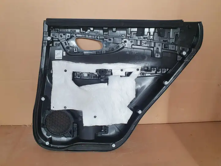 Nissan X-Trail T32 (2014 - 2021)  829774CE0A Обшивка задней двери