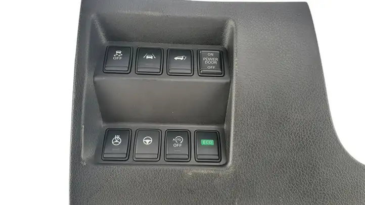 Nissan X-Trail T32 (2014 - 2021) 681064CC0A Декоративная планка — фото 2