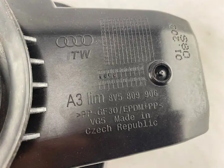 Audi A3/S3 8V (2012 - 2016) 8V5809906 Отделка лючка топливного бака — фото 2