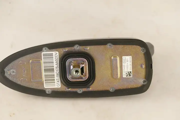 Ford Kuga II (2013 - 2019) 6GT4T19C175AA5DDV GPS антенна — фото 3