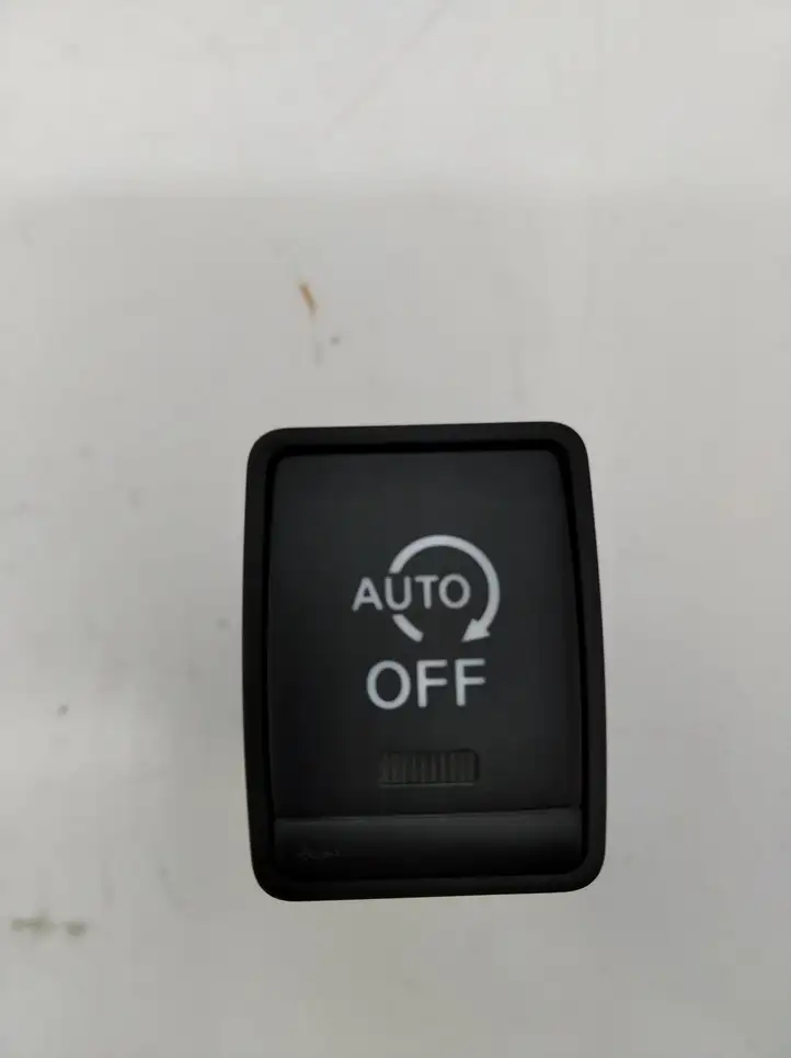 Nissan X-Trail T32 (2014 - 2021) 80828F Кнопка фаркопа в багажнике — фото 1