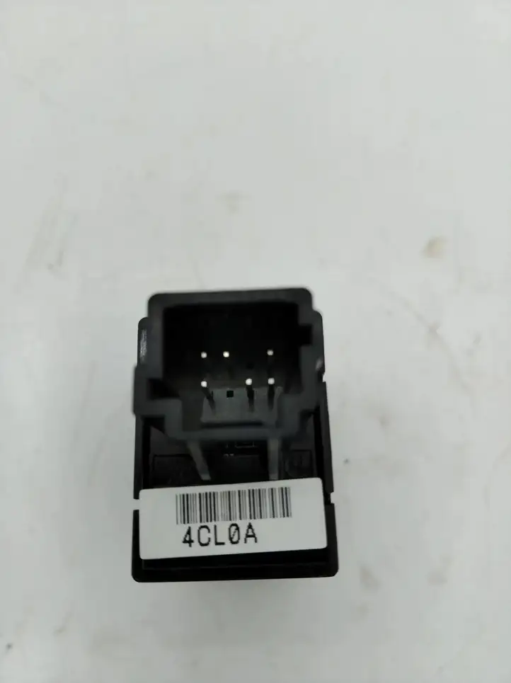 Nissan X-Trail T32 (2014 - 2021) 80831F Кнопка фаркопа в багажнике — фото 2