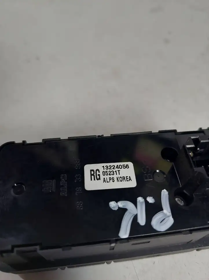 Opel Vectra C (2005 - 2009) 13224056 Кнопка стеклоподъемников — фото 4