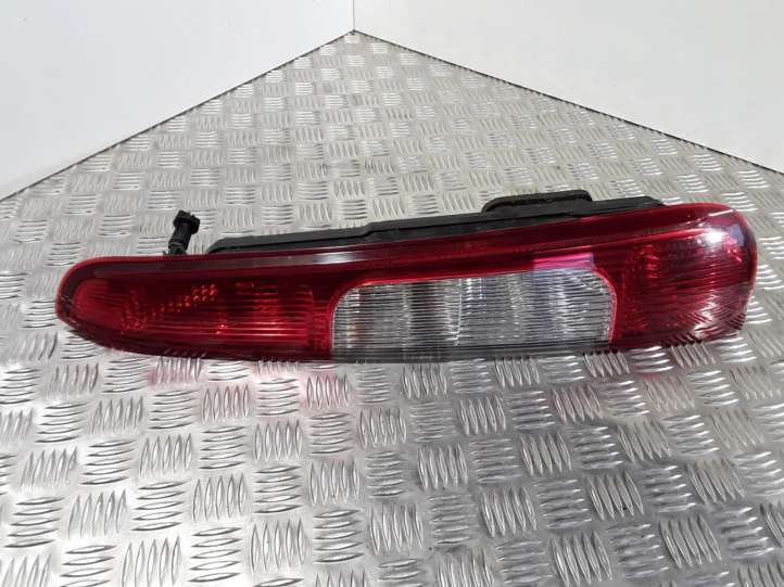Ford C-Max (2003 - 2007)   Задний фонарь в кузове