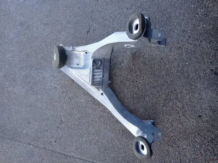 BMW 5 F10 F11 (2009 - 2016) 638951 Другая часть кузова — фото 2