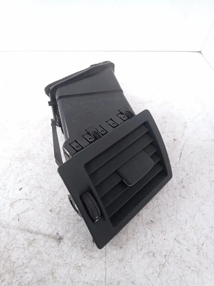 Mercedes-Benz A W169 (2004 - 2012)  1698300154 Боковая воздушный дефлектор