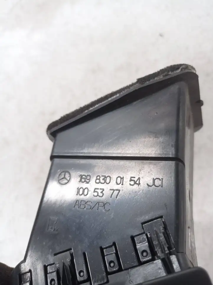 Mercedes-Benz A W169 (2004 - 2012)  1698300154 Боковая воздушный дефлектор