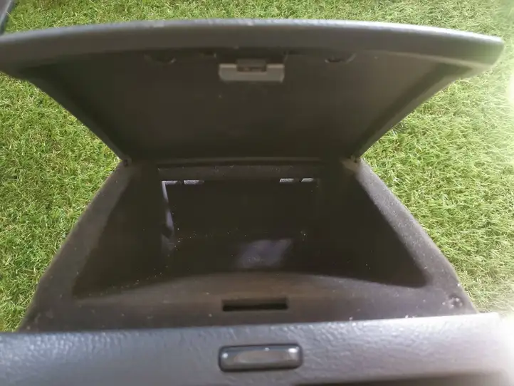 Toyota Avensis Verso (2004 - 2009)  5540044230 Ящик для вещей