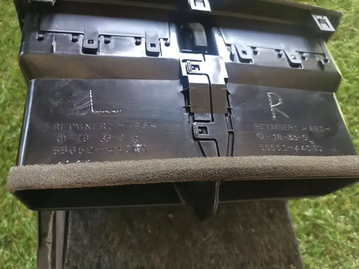 Toyota Avensis Verso (2004 - 2009)  5540044230 Ящик для вещей