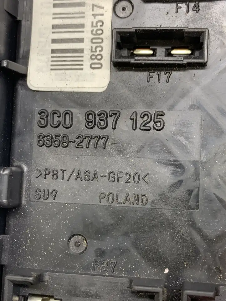 Volkswagen PASSAT B6 (2005 - 2010) 3C0937125 Блок предохранителей — фото 2