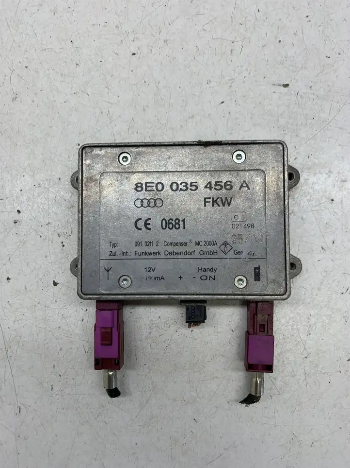 Audi A6 S6 C5 4B (2001 - 2004) 8E0035456A Усилитель антенны — фото 1