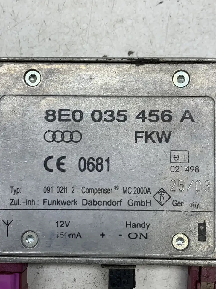Audi A6 S6 C5 4B (2001 - 2004) 8E0035456A Усилитель антенны — фото 2