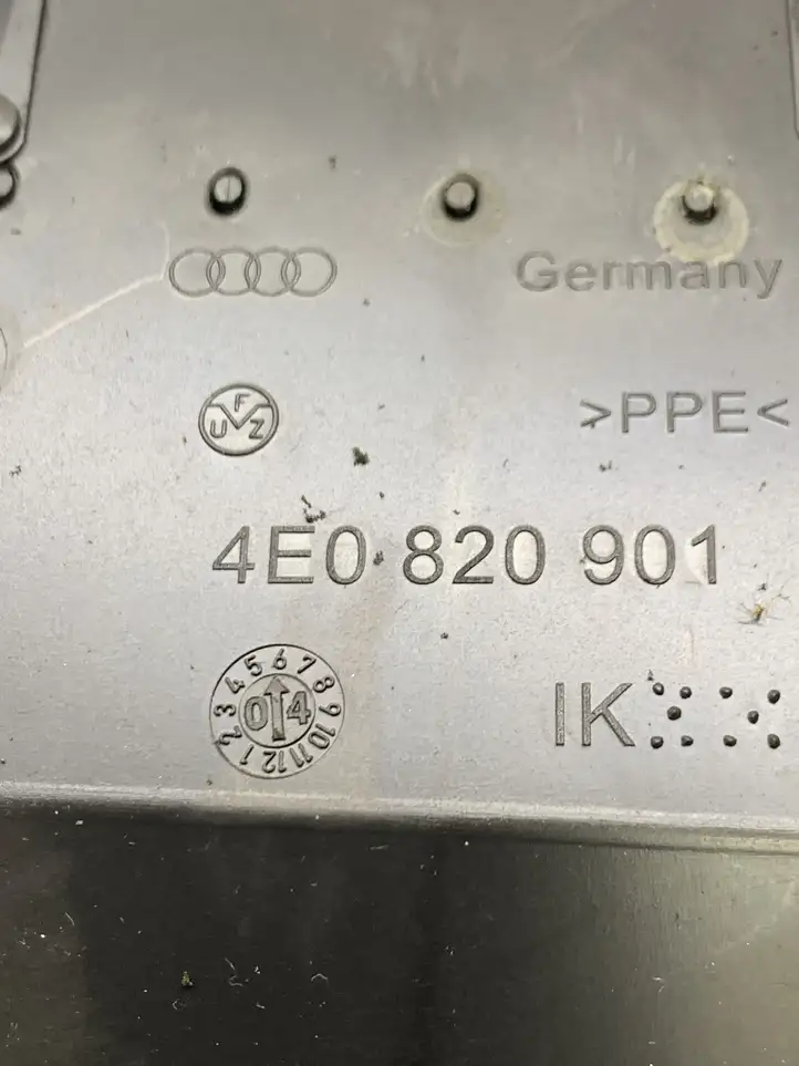 Audi A8 S8 D3 4E (2002 - 2005) 4E0820901 Боковой воздушный дефлектор — фото 2