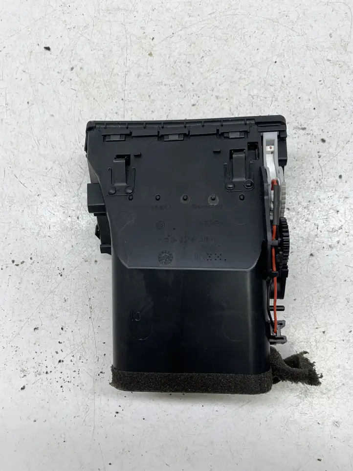 Audi A8 S8 D3 4E (2002 - 2005) 4E0820901 Боковой воздушный дефлектор — фото 3